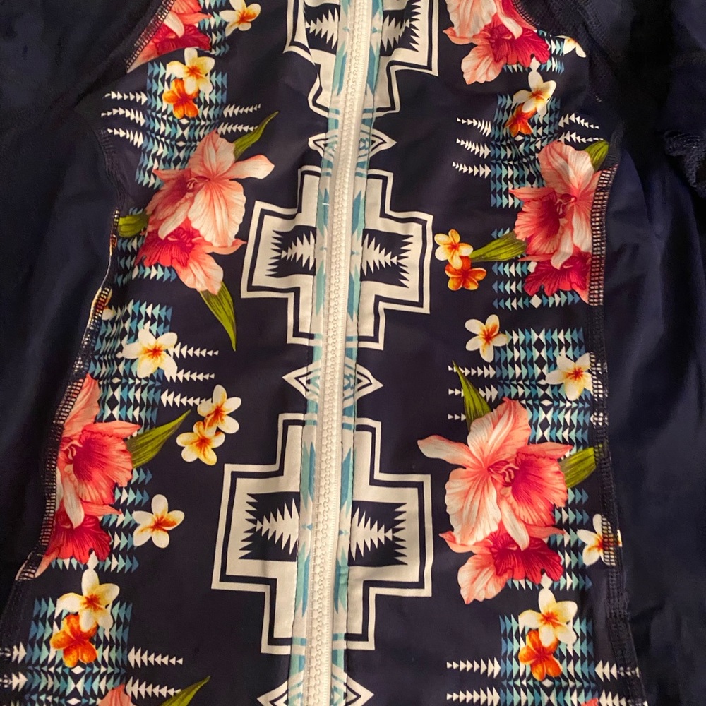 Rashguard - Picture 2 of 3